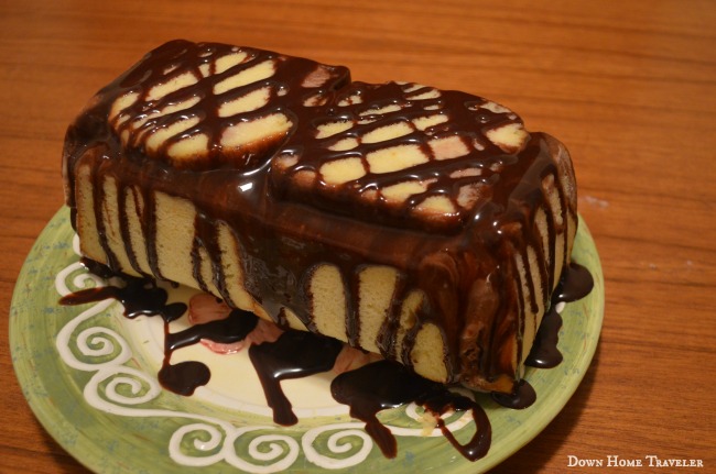 #SunsOutSpoonsOut #CollectiveBias #ad #dessert #icecreampoundcake #icecreamcake